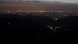 Dieses Bild zeigt eine Webcam-Aufnahme vom Achertal, aufgenommen am Montag, den 09.03.2026 um 19:20 Uhr. Die Temperatur betrug 9.7°C.