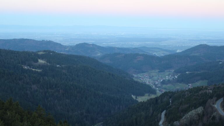 Dieses Bild zeigt eine Webcam-Aufnahme vom Achertal, aufgenommen am Montag, den 02.03.2026 um 07:10 Uhr. Die Temperatur betrug 4.6°C.