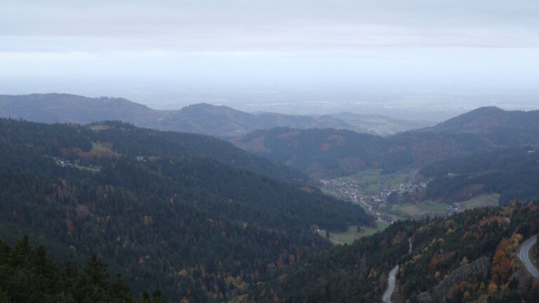 Dieses Bild zeigt eine Webcam-Aufnahme vom Achertal, aufgenommen am Dienstag, den 28.10.2025 um 07:20 Uhr. Die Temperatur betrug 3.5°C.