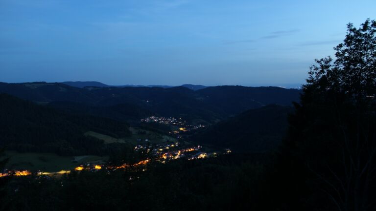 Dieses Bild zeigt eine Webcam-Aufnahme vom Achertal, aufgenommen am Montag, den 15.06.2026 um 22:30 Uhr. Die Temperatur betrug 15.5°C.
