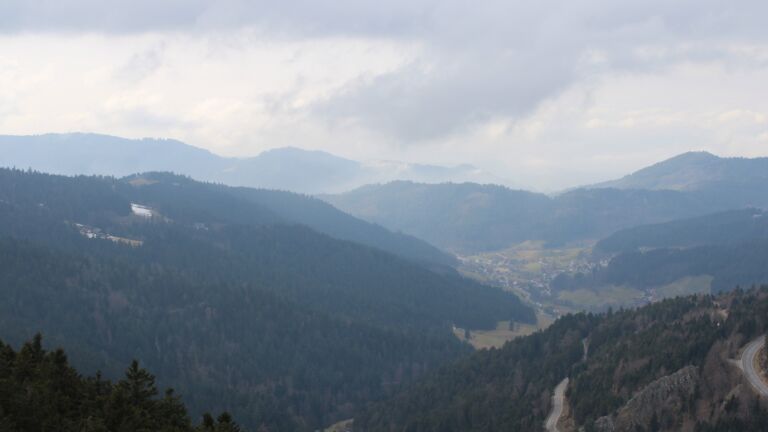 Dieses Bild zeigt eine Webcam-Aufnahme vom Achertal, aufgenommen am Montag, den 09.02.2026 um 14:30 Uhr. Die Temperatur betrug 3.3°C.