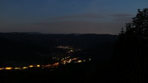 Dieses Bild zeigt eine Webcam-Aufnahme vom Achertal, aufgenommen am Samstag, den 30.05.2026 um 22:30 Uhr. Die Temperatur betrug 22.8°C.