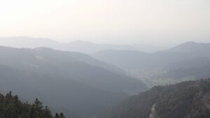 Dieses Bild zeigt eine Webcam-Aufnahme vom Achertal, aufgenommen am Montag, den 09.03.2026 um 16:50 Uhr. Die Temperatur betrug 10.9°C.