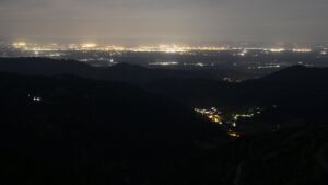 Dieses Bild zeigt eine Webcam-Aufnahme vom Achertal, aufgenommen am Dienstag, den 28.04.2026 um 02:30 Uhr. Die Temperatur betrug 9.9°C.