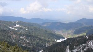 Dieses Bild zeigt eine Webcam-Aufnahme vom Achertal, aufgenommen am Mittwoch, den 01.04.2026 um 12:10 Uhr. Die Temperatur betrug 4.1°C.