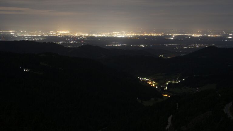 Dieses Bild zeigt eine Webcam-Aufnahme vom Achertal, aufgenommen am Samstag, den 13.09.2025 um 05:00 Uhr. Die Temperatur betrug 10°C.