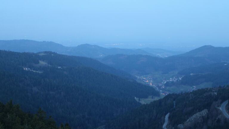 Dieses Bild zeigt eine Webcam-Aufnahme vom Achertal, aufgenommen am Sonntag, den 08.03.2026 um 06:30 Uhr. Die Temperatur betrug 9.5°C.