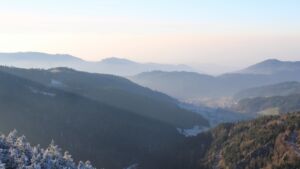 Dieses Bild zeigt eine Webcam-Aufnahme vom Achertal, aufgenommen am Freitag, den 26.12.2025 um 15:20 Uhr. Die Temperatur betrug 0°C.