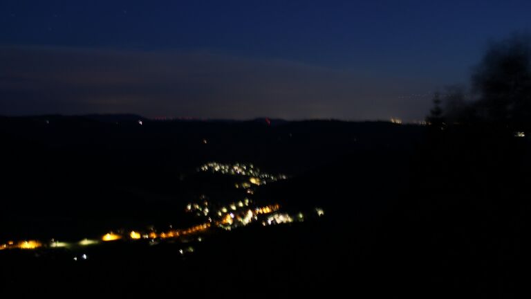 Dieses Bild zeigt eine Webcam-Aufnahme vom Achertal, aufgenommen am Freitag, den 10.07.2026 um 23:00 Uhr. Die Temperatur betrug 23.3°C.