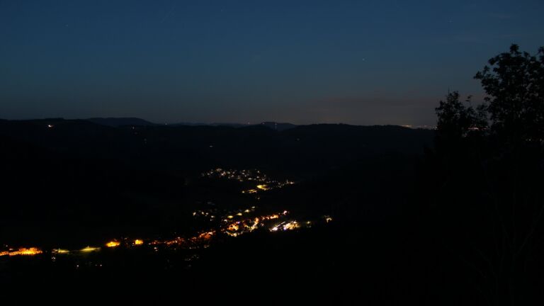 Dieses Bild zeigt eine Webcam-Aufnahme vom Achertal, aufgenommen am Donnerstag, den 17.09.2026 um 06:10 Uhr. Die Temperatur betrug 10.9°C.
