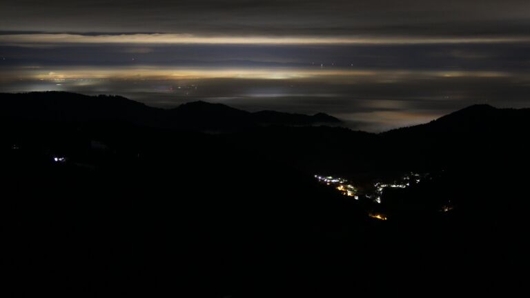 Dieses Bild zeigt eine Webcam-Aufnahme vom Achertal, aufgenommen am Freitag, den 23.01.2026 um 02:00 Uhr. Die Temperatur betrug 2.9°C.