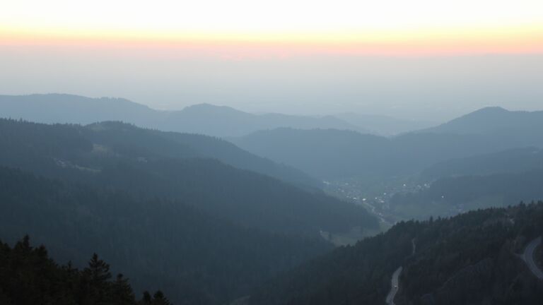 Dieses Bild zeigt eine Webcam-Aufnahme vom Achertal, aufgenommen am Donnerstag, den 19.03.2026 um 18:50 Uhr. Die Temperatur betrug 5.7°C.