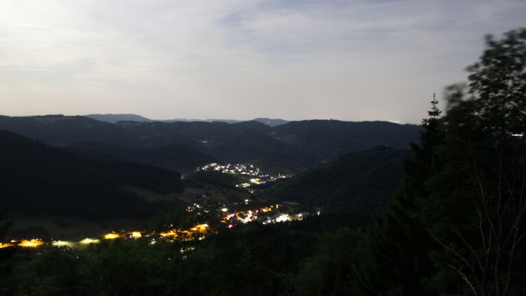 Dieses Bild zeigt eine Webcam-Aufnahme vom Achertal, aufgenommen am Samstag, den 30.05.2026 um 00:30 Uhr. Die Temperatur betrug 20.7°C.