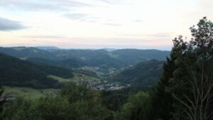 Dieses Bild zeigt eine Webcam-Aufnahme vom Achertal, aufgenommen am Sonntag, den 30.08.2026 um 06:50 Uhr. Die Temperatur betrug 15.7°C.