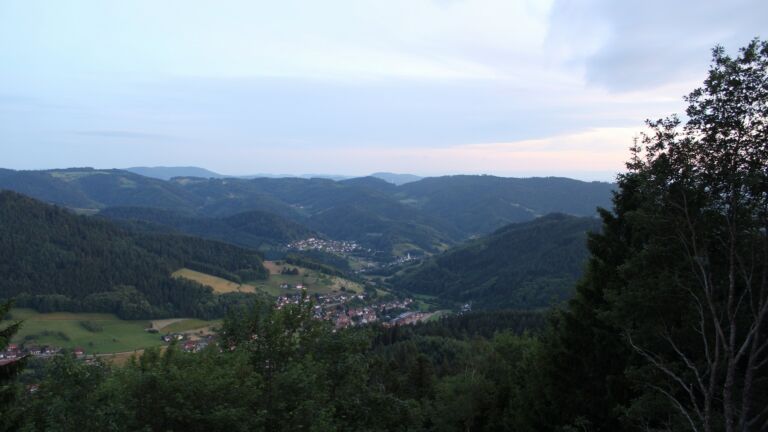Dieses Bild zeigt eine Webcam-Aufnahme vom Achertal, aufgenommen am Sonntag, den 14.06.2026 um 21:50 Uhr. Die Temperatur betrug 14°C.