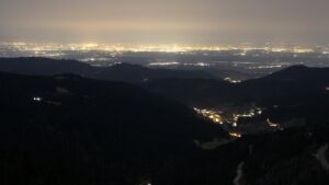 Dieses Bild zeigt eine Webcam-Aufnahme vom Achertal, aufgenommen am Donnerstag, den 26.02.2026 um 21:30 Uhr. Die Temperatur betrug 10.4°C.