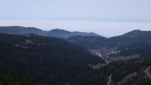 Dieses Bild zeigt eine Webcam-Aufnahme vom Achertal, aufgenommen am Sonntag, den 21.12.2025 um 07:40 Uhr. Die Temperatur betrug 6.8°C.