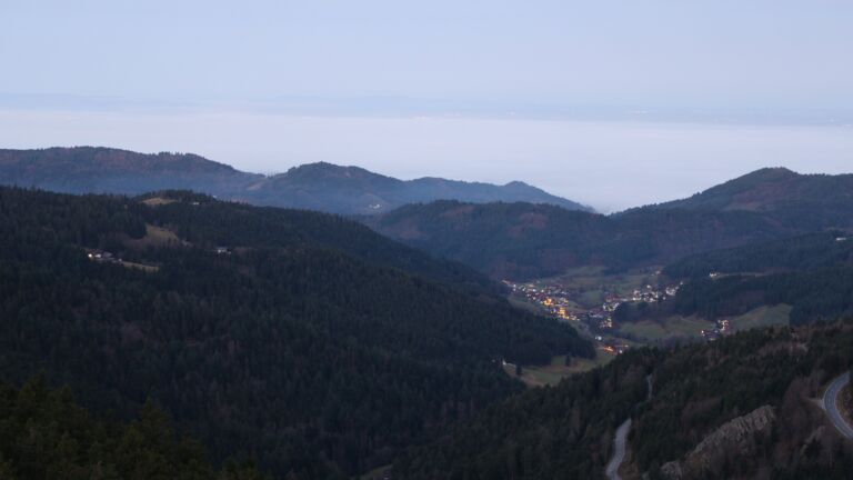 Dieses Bild zeigt eine Webcam-Aufnahme vom Achertal, aufgenommen am Sonntag, den 21.12.2025 um 07:40 Uhr. Die Temperatur betrug 6.8°C.