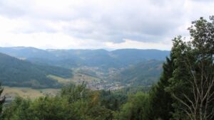 Dieses Bild zeigt eine Webcam-Aufnahme vom Achertal, aufgenommen am Samstag, den 22.08.2026 um 13:10 Uhr. Die Temperatur betrug 15.4°C.