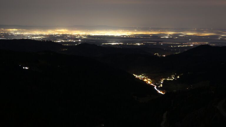 Dieses Bild zeigt eine Webcam-Aufnahme vom Achertal, aufgenommen am Mittwoch, den 12.11.2025 um 06:10 Uhr. Die Temperatur betrug 10.9°C.