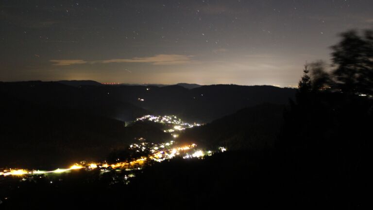 Dieses Bild zeigt eine Webcam-Aufnahme vom Achertal, aufgenommen am Samstag, den 03.10.2026 um 23:00 Uhr. Die Temperatur betrug 15.8°C.