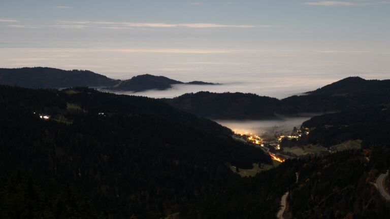 Dieses Bild zeigt eine Webcam-Aufnahme vom Achertal, aufgenommen am Samstag, den 08.11.2025 um 05:00 Uhr. Die Temperatur betrug 6.9°C.