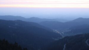 Dieses Bild zeigt eine Webcam-Aufnahme vom Achertal, aufgenommen am Mittwoch, den 15.04.2026 um 20:50 Uhr. Die Temperatur betrug 7.1°C.