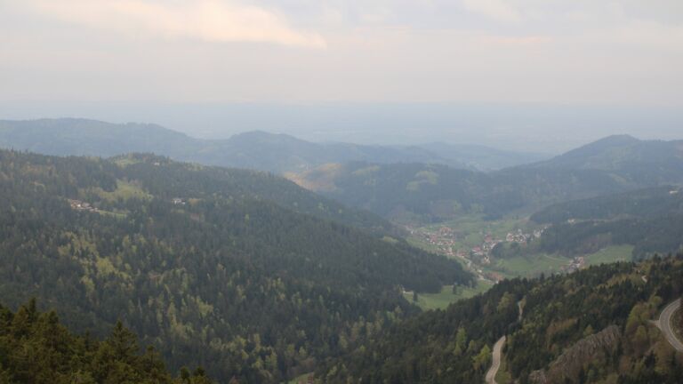 Dieses Bild zeigt eine Webcam-Aufnahme vom Achertal, aufgenommen am Sonntag, den 19.04.2026 um 08:00 Uhr. Die Temperatur betrug 8.1°C.