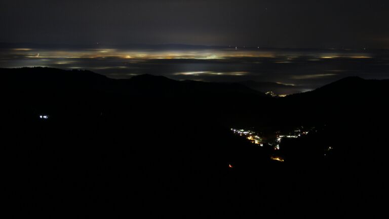 Dieses Bild zeigt eine Webcam-Aufnahme vom Achertal, aufgenommen am Dienstag, den 16.12.2025 um 03:00 Uhr. Die Temperatur betrug 10.4°C.