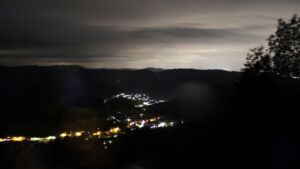 Dieses Bild zeigt eine Webcam-Aufnahme vom Achertal, aufgenommen am Samstag, den 13.06.2026 um 01:30 Uhr. Die Temperatur betrug 13.5°C.