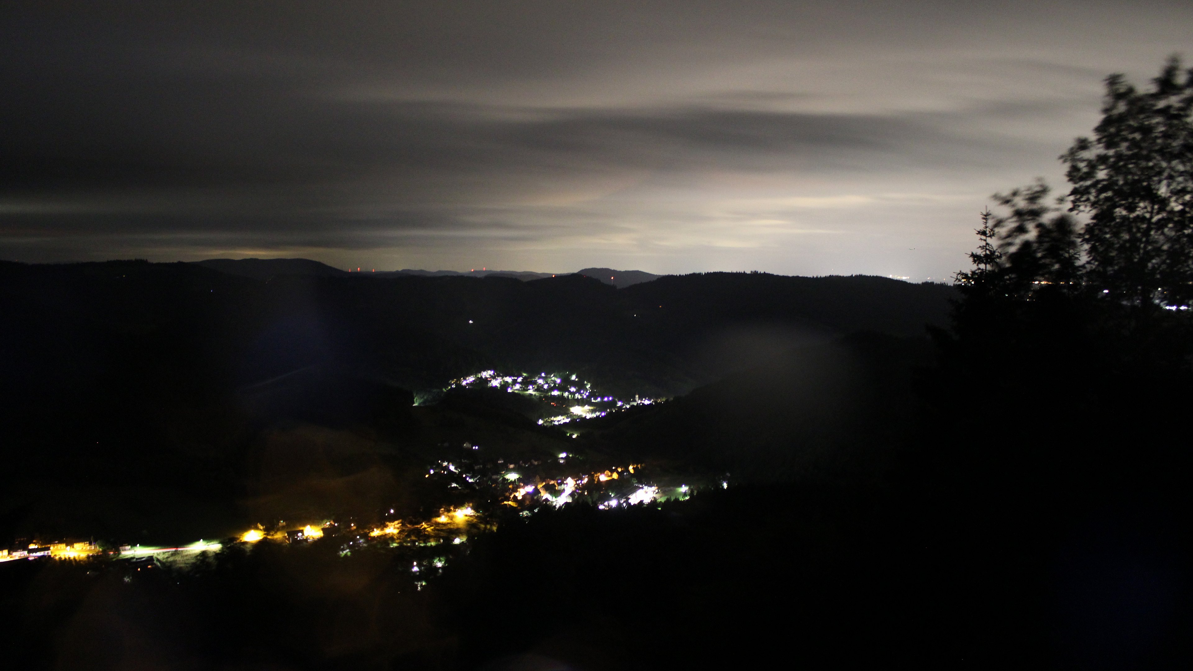 Dieses Bild zeigt eine Webcam-Aufnahme vom Achertal, aufgenommen am Samstag, den 13.06.2026 um 01:30 Uhr. Die Temperatur betrug 13.5°C.