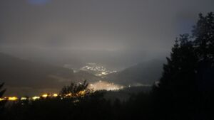 Dieses Bild zeigt eine Webcam-Aufnahme vom Achertal, aufgenommen am Mittwoch, den 01.07.2026 um 03:20 Uhr. Die Temperatur betrug 17.4°C.