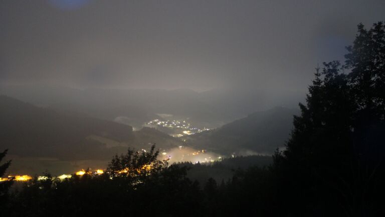 Dieses Bild zeigt eine Webcam-Aufnahme vom Achertal, aufgenommen am Mittwoch, den 01.07.2026 um 03:20 Uhr. Die Temperatur betrug 17.4°C.