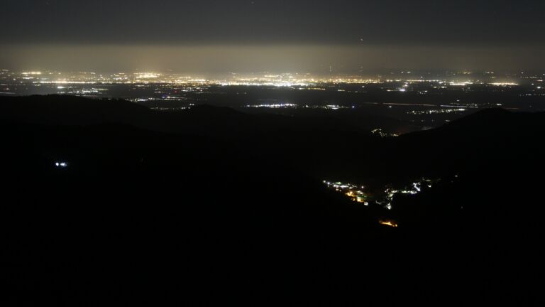 Dieses Bild zeigt eine Webcam-Aufnahme vom Achertal, aufgenommen am Freitag, den 13.03.2026 um 01:30 Uhr. Die Temperatur betrug 2.6°C.