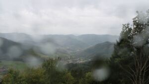 Dieses Bild zeigt eine Webcam-Aufnahme vom Achertal, aufgenommen am Freitag, den 09.10.2026 um 16:10 Uhr. Die Temperatur betrug 7.7°C.