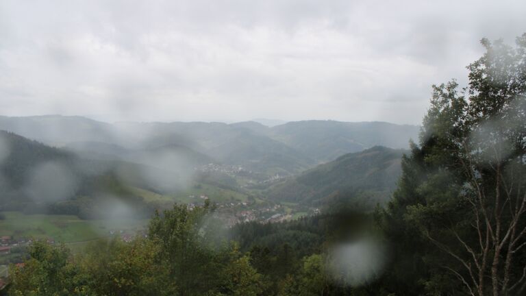 Dieses Bild zeigt eine Webcam-Aufnahme vom Achertal, aufgenommen am Freitag, den 09.10.2026 um 16:10 Uhr. Die Temperatur betrug 7.7°C.