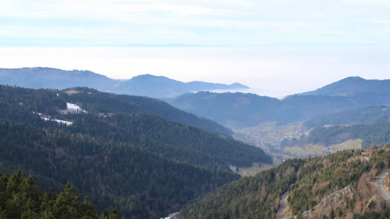 Dieses Bild zeigt eine Webcam-Aufnahme vom Achertal, aufgenommen am Freitag, den 23.01.2026 um 12:30 Uhr. Die Temperatur betrug 8.6°C.