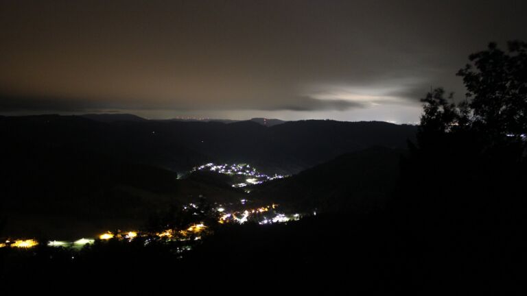 Dieses Bild zeigt eine Webcam-Aufnahme vom Achertal, aufgenommen am Mittwoch, den 19.08.2026 um 03:00 Uhr. Die Temperatur betrug 16.1°C.