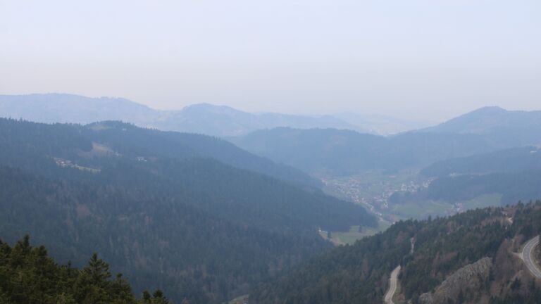 Dieses Bild zeigt eine Webcam-Aufnahme vom Achertal, aufgenommen am Montag, den 23.03.2026 um 11:30 Uhr. Die Temperatur betrug 9.1°C.