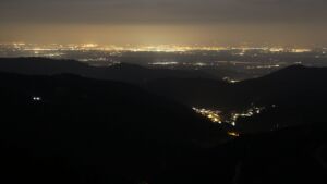 Dieses Bild zeigt eine Webcam-Aufnahme vom Achertal, aufgenommen am Dienstag, den 24.03.2026 um 22:30 Uhr. Die Temperatur betrug 6.4°C.