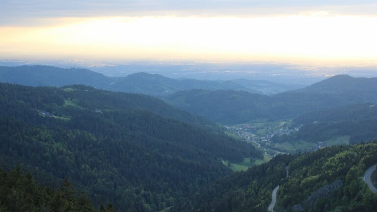 Dieses Bild zeigt eine Webcam-Aufnahme vom Achertal, aufgenommen am Montag, den 12.05.2025 um 20:10 Uhr. Die Temperatur betrug 13.1°C.