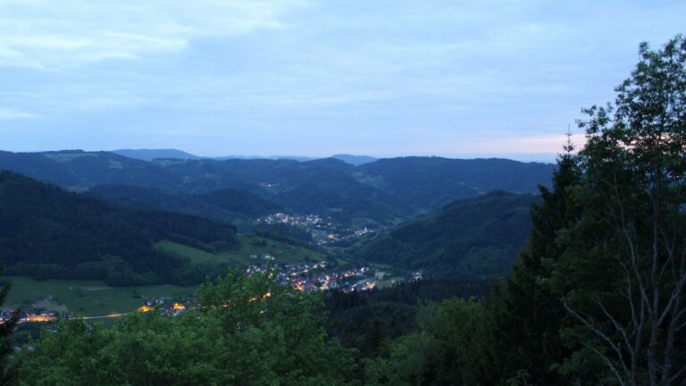 Dieses Bild zeigt eine Webcam-Aufnahme vom Achertal, aufgenommen am Dienstag, den 12.05.2026 um 21:30 Uhr. Die Temperatur betrug 4.2°C.