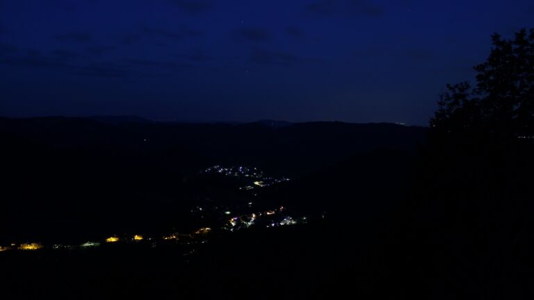 Dieses Bild zeigt eine Webcam-Aufnahme vom Achertal, aufgenommen am Donnerstag, den 09.07.2026 um 04:10 Uhr. Die Temperatur betrug 17.3°C.