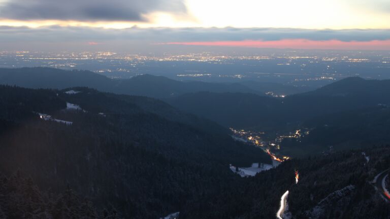Dieses Bild zeigt eine Webcam-Aufnahme vom Achertal, aufgenommen am Freitag, den 21.11.2025 um 17:30 Uhr. Die Temperatur betrug -6.4°C.