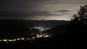 Dieses Bild zeigt eine Webcam-Aufnahme vom Achertal, aufgenommen am Donnerstag, den 21.05.2026 um 03:30 Uhr. Die Temperatur betrug 10.7°C.