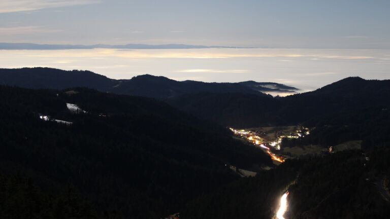 Dieses Bild zeigt eine Webcam-Aufnahme vom Achertal, aufgenommen am Mittwoch, den 04.02.2026 um 06:20 Uhr. Die Temperatur betrug 2.8°C.