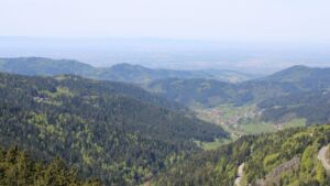 Dieses Bild zeigt eine Webcam-Aufnahme vom Achertal, aufgenommen am Montag, den 27.04.2026 um 12:50 Uhr. Die Temperatur betrug 16.4°C.