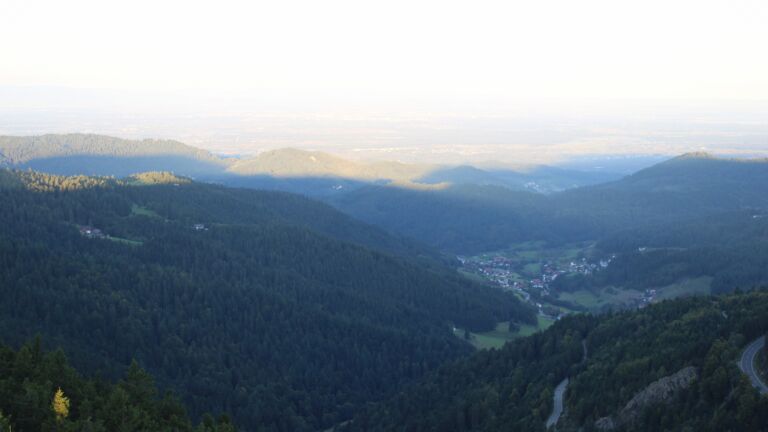 Dieses Bild zeigt eine Webcam-Aufnahme vom Achertal, aufgenommen am Freitag, den 19.09.2025 um 07:40 Uhr. Die Temperatur betrug 19.6°C.