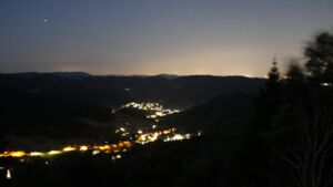 Dieses Bild zeigt eine Webcam-Aufnahme vom Achertal, aufgenommen am Samstag, den 08.08.2026 um 04:40 Uhr. Die Temperatur betrug 17.7°C.