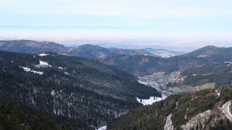 Dieses Bild zeigt eine Webcam-Aufnahme vom Achertal, aufgenommen am Sonntag, den 23.11.2025 um 09:40 Uhr. Die Temperatur betrug -0.7°C.